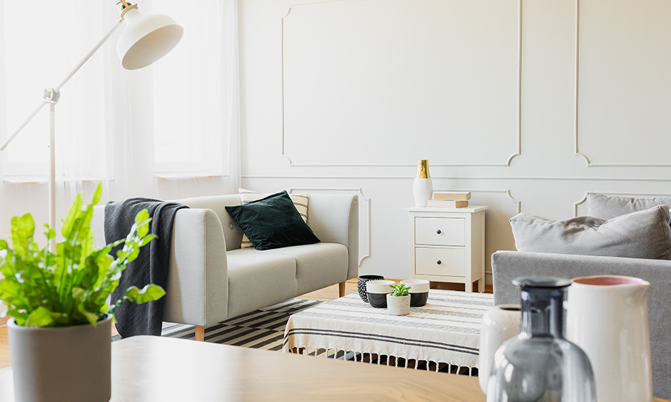 White side table portrays elegance, simplicity and cleanliness and perfect balance between form and function for living room