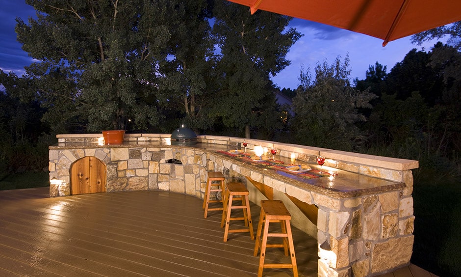 Outdoor kitchen designed in stone to make a perfect outdoor kitchen