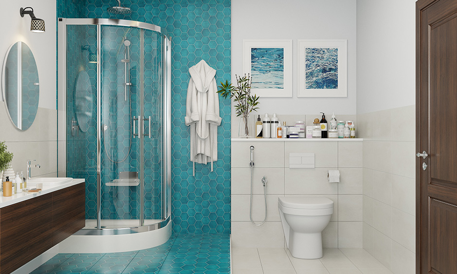 Curved-shaped bathroom door design in glass creates a comfortable shower enclosure