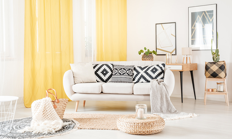Choose the right color curtains for living room that complement the living room wall colour