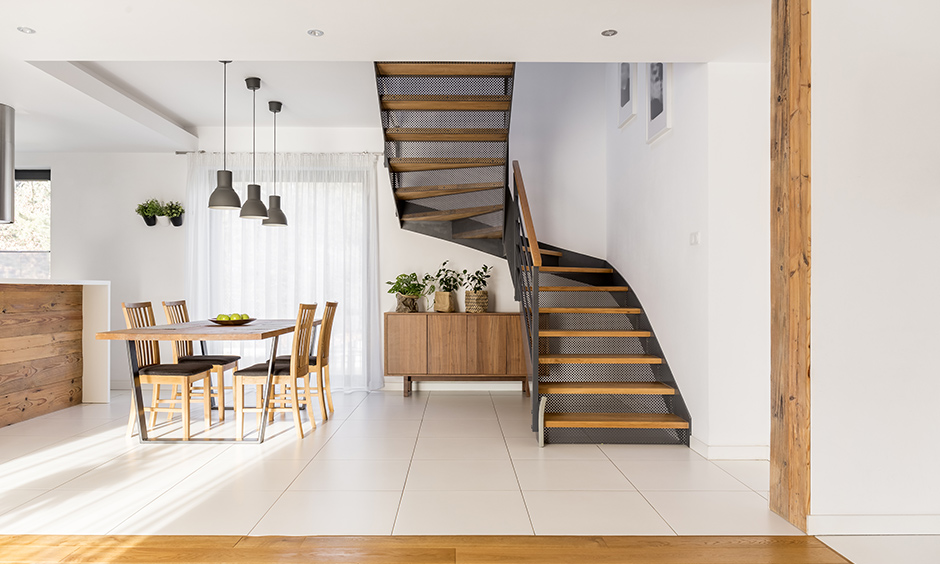 Scandinavian-style duplex steps design with metal mesh makes it sturdy and durable while adding an edgy look