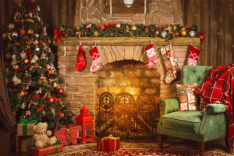 DIY farmhouse Christmas decoration by making your own faux fireplace