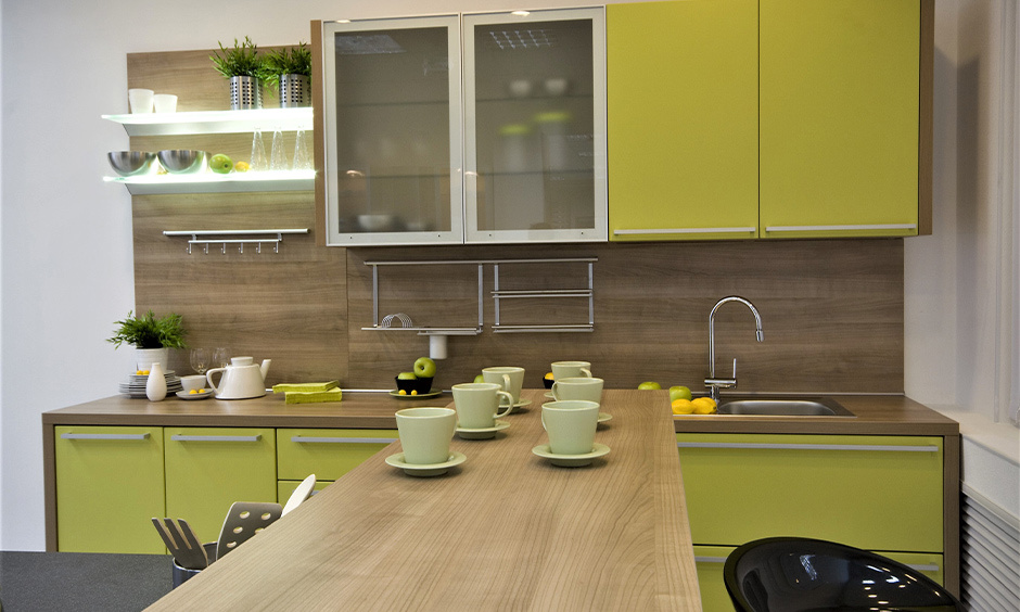Floating kitchen shelves made of glass for adding a delicate touch to the space