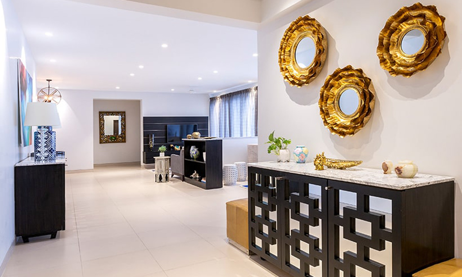 Living room trends: Glass console enhances foyers with chic style, spaciousness, and positive energy