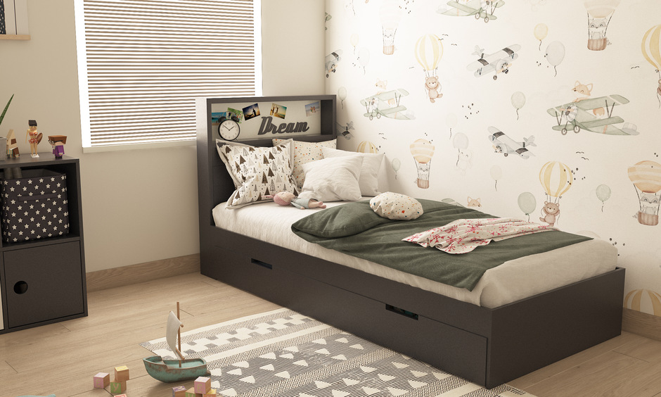 Platform bed design ideas for a small room which maximises space