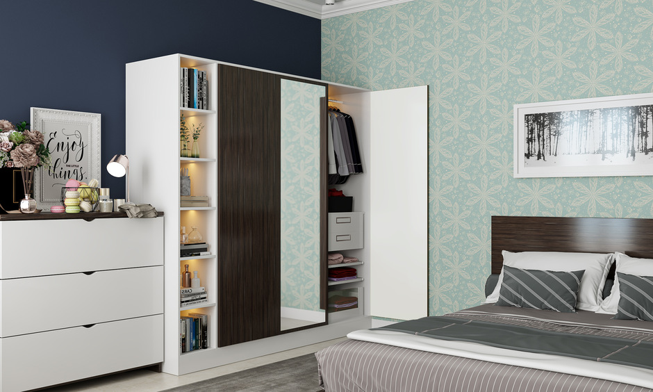 Closet door ideas with built-in bookshelf for the book lovers