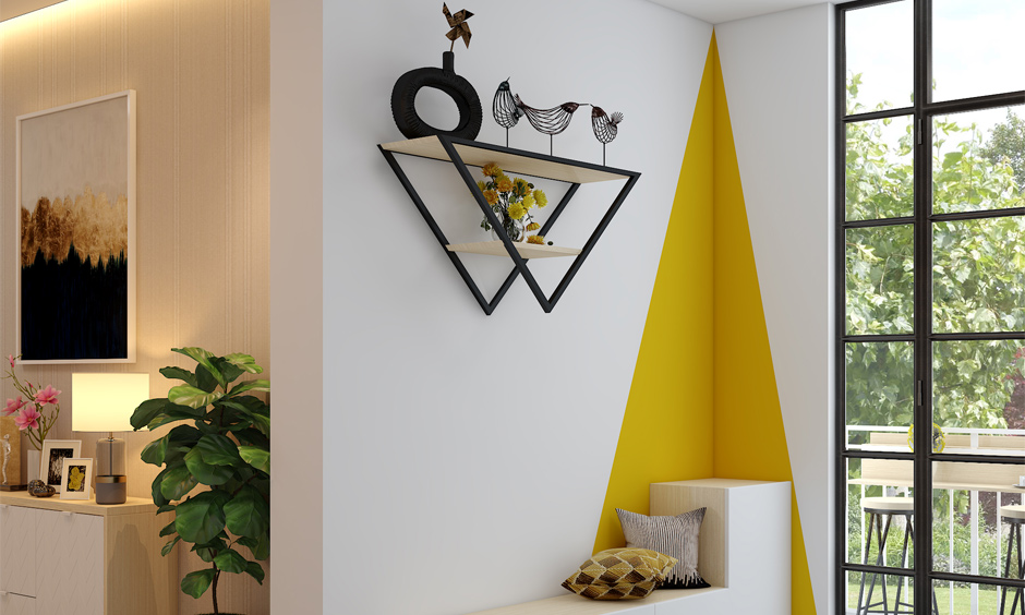 Design of a wall-mounted shelf in an inverted triangle style