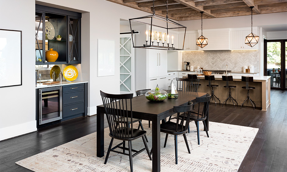 Victorian interior decor includes elegant chandeliers and stained-glass lamps.